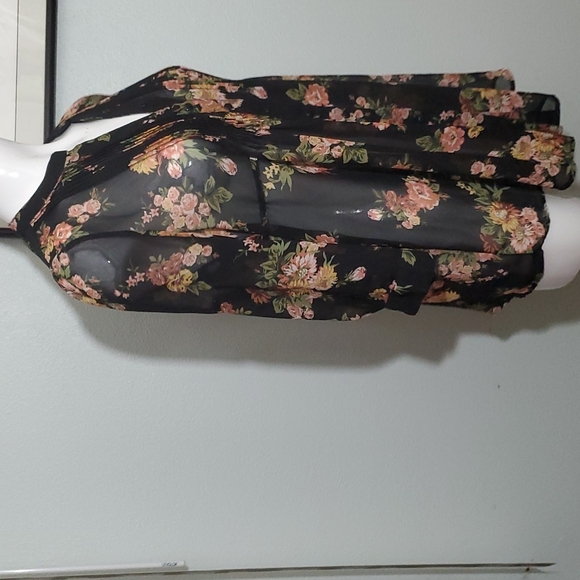 AMERICAN RAG CIE Black Floral Pintuck Split Neck Roll Tab Sleeve Blouse-EUC-Sz M - Picture 9 of 17
